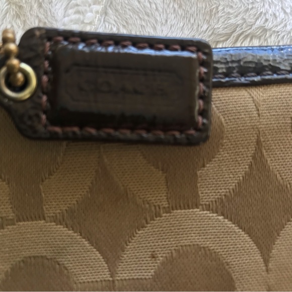 Coach Signature Madison Op Art Large Wristlet. - Picture 7 of 9